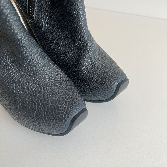 Acne Studios Women’s Araceli Texture Ankle Boots Navy Blue Leather Size 8/38 - Picture 4 of 15